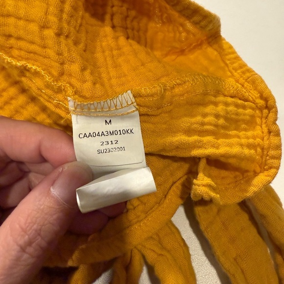 Gold Ruched Sleeveless Tank Top - Picture 3 of 3